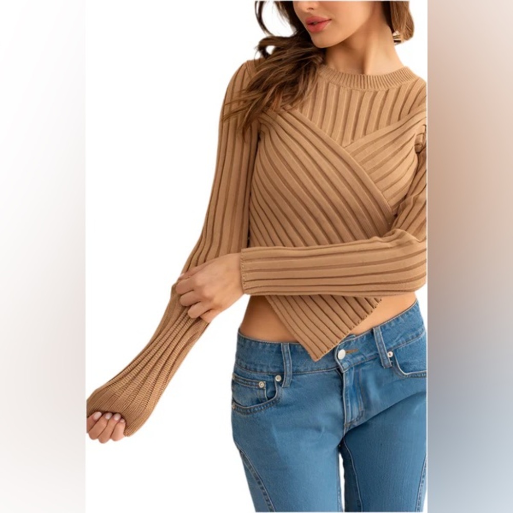 Le Lis asymmetrical cropped sweater